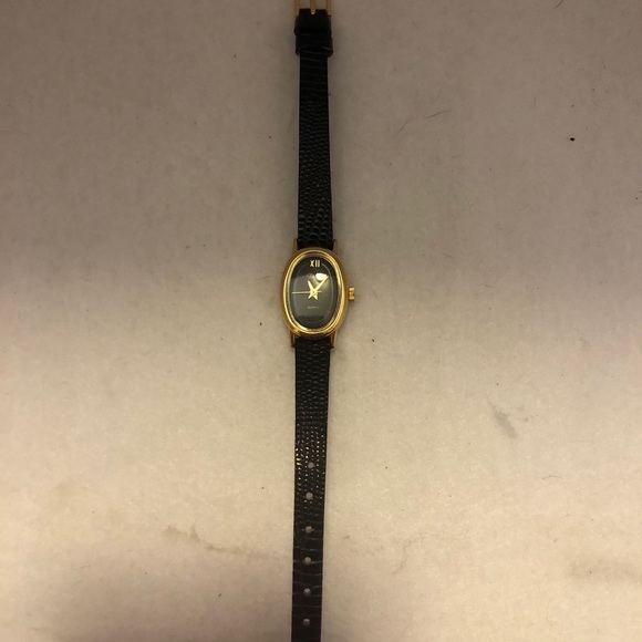 Petite Ladies Timex, Leather Band & Gold Tone Case - Picture 3 of 3